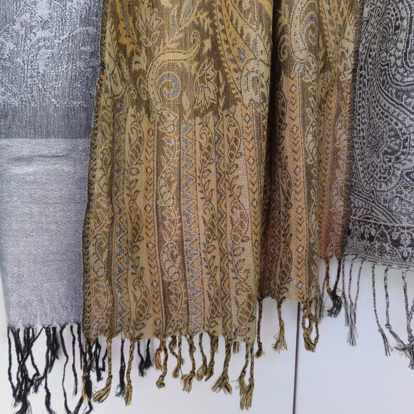 Lot of 3 Fringed Paisley Scarves Wraps.......824 - Picture 4 of 12